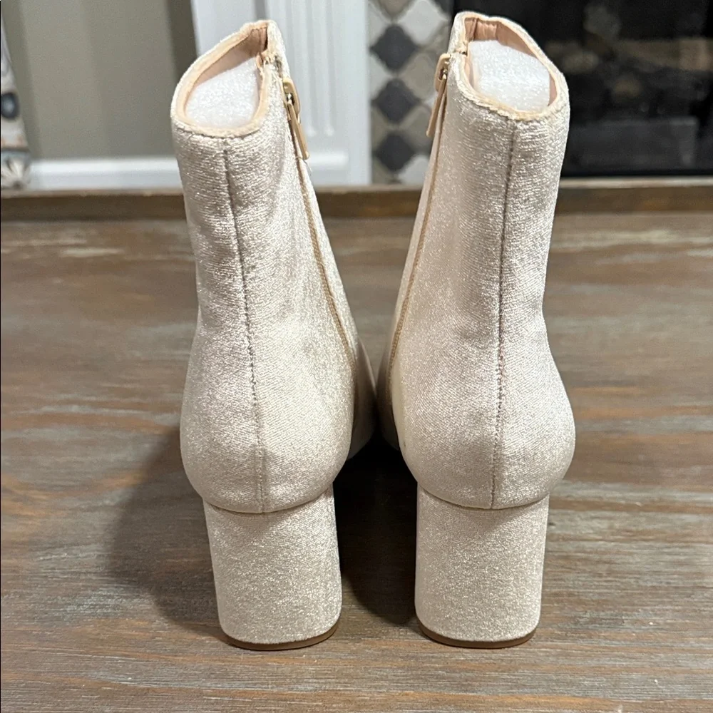 New Journee Womens Hazara Square ToeBlock Heel Ankle Booties‎ Tan Velvet 10